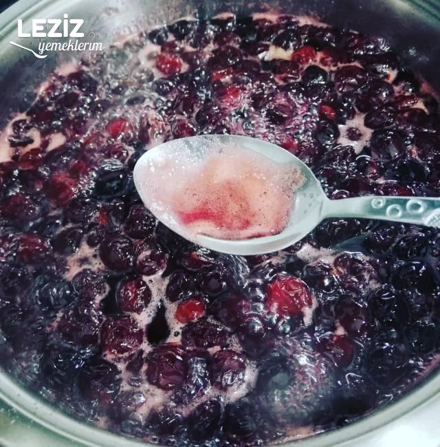 Ev Yapımı Nefis Vişne Reçeli