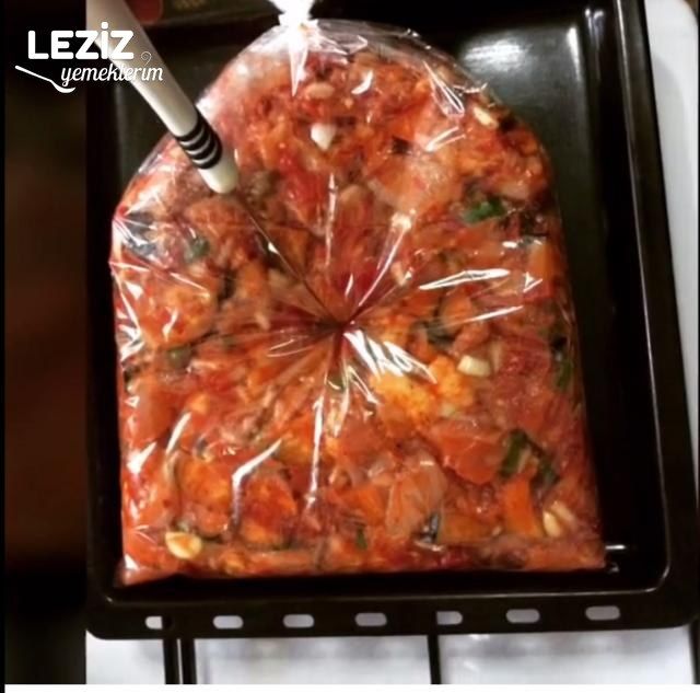 Patlıcanlı Tavuk (Pişirme Poşetinde)