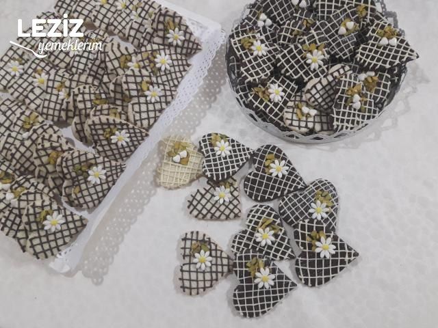 Çikolatalı Kalp Kurabiyeler