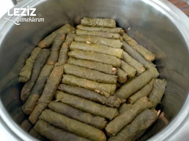 Zeytinyağlı Soslu Yaprak Sarması