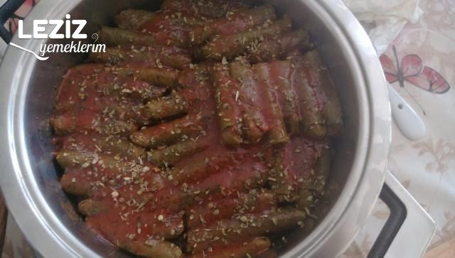 Zeytinyağlı Soslu Yaprak Sarması