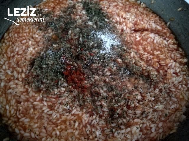 Zeytinyağlı Soslu Yaprak Sarması