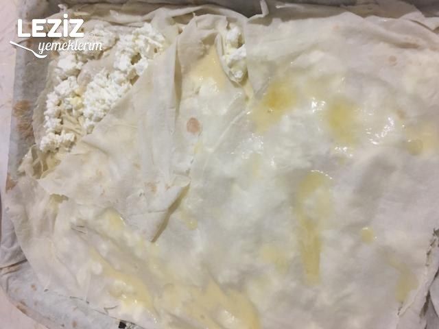 Müthiş Peynirli Tepsi Böreği