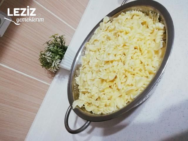 Bolonez Soslu Burgu Makarna