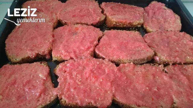 Bayat Ekmek Pizzası (Çok Pratik Lezzet)