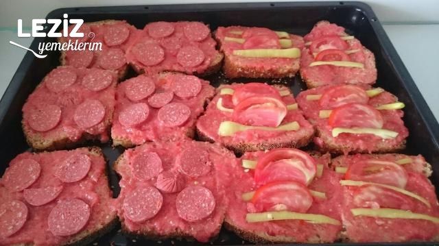 Bayat Ekmek Pizzası (Çok Pratik Lezzet)