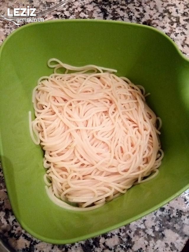 Çok Pratik Soslu Spagetti