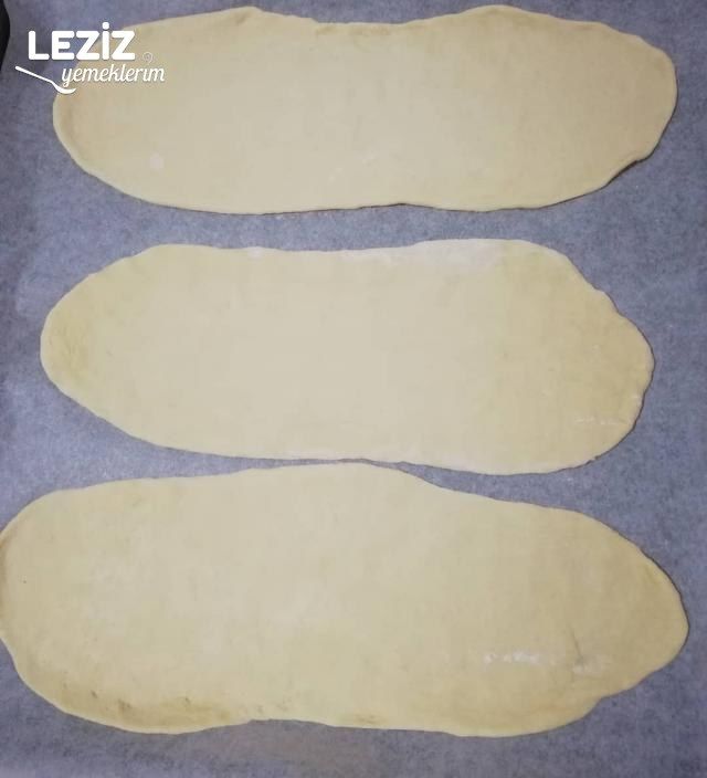 Etli Ve Kaşarlı Pide