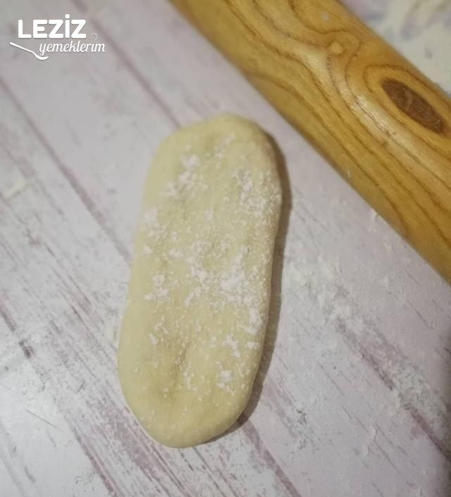 Etli Ve Kaşarlı Pide