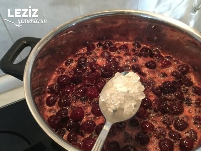 Vişne Reçeli Tarifi