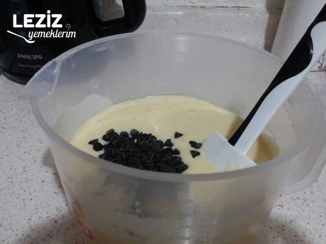 Damla Çikolatalı Vişneli Yumuşacık Kek