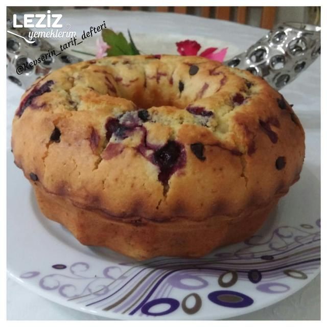 Damla Çikolatalı Vişneli Yumuşacık Kek