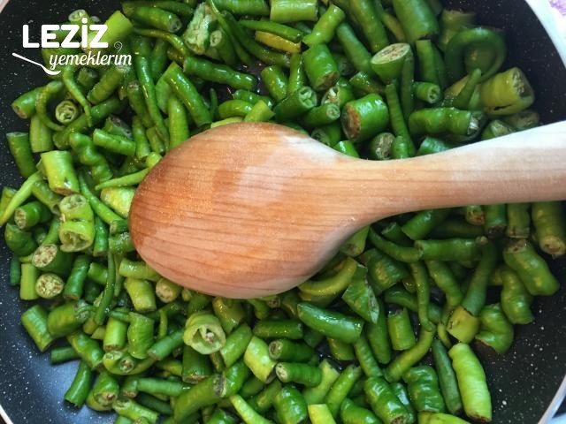 Cevizli Biber Yoğurtlaması