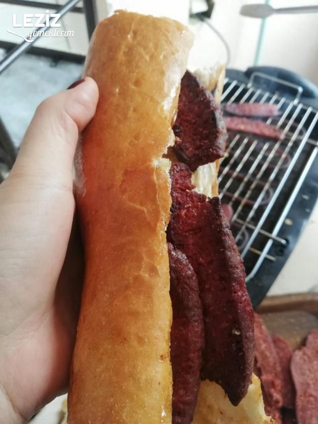 Sucuk Ekmek Tarifi
