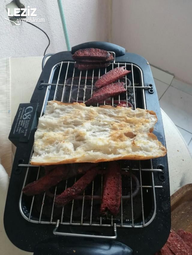 Sucuk Ekmek Tarifi