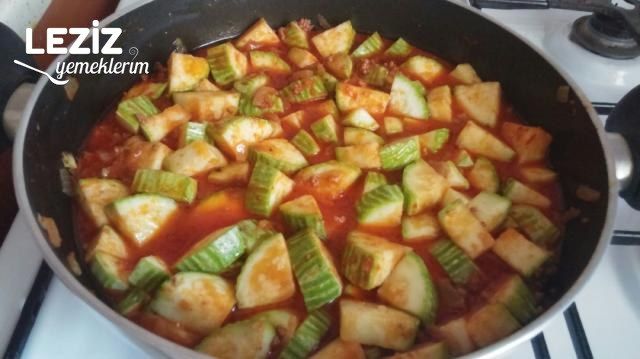 Enfes Kıymalı Kabak Yemeği