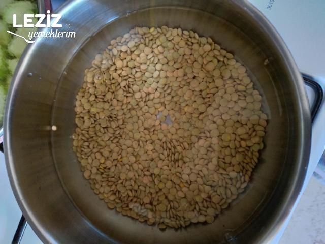 Erişteli Yeşil Mercimek Çorbası