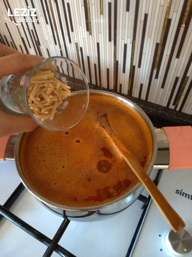 Erişteli Yeşil Mercimek Çorbası