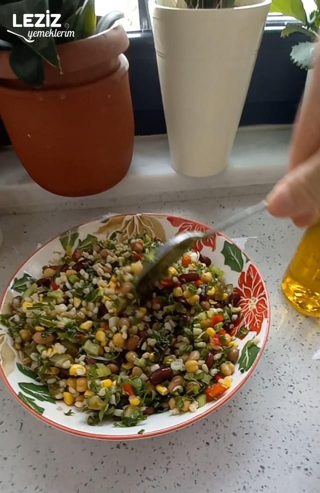 Bakliyat Salatası