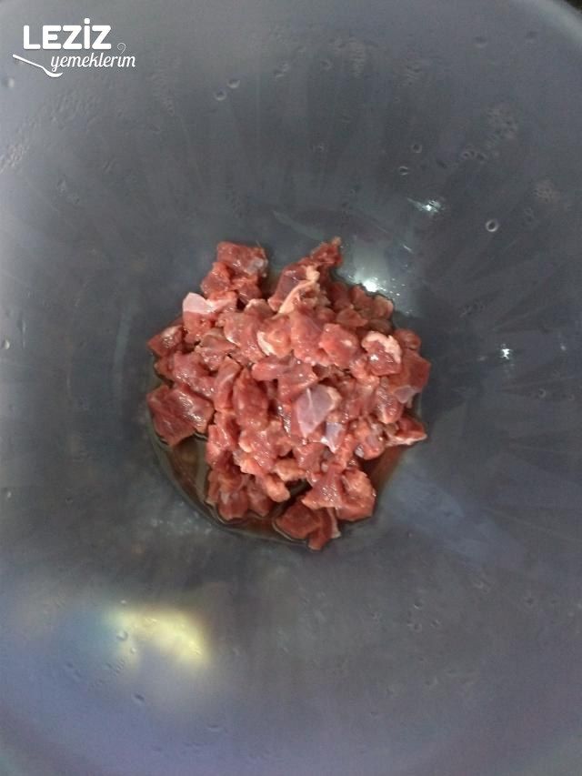 Ev Yapımı Kuşbaşılı Kaşarlı Pide