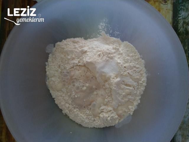 Ev Yapımı Kuşbaşılı Kaşarlı Pide