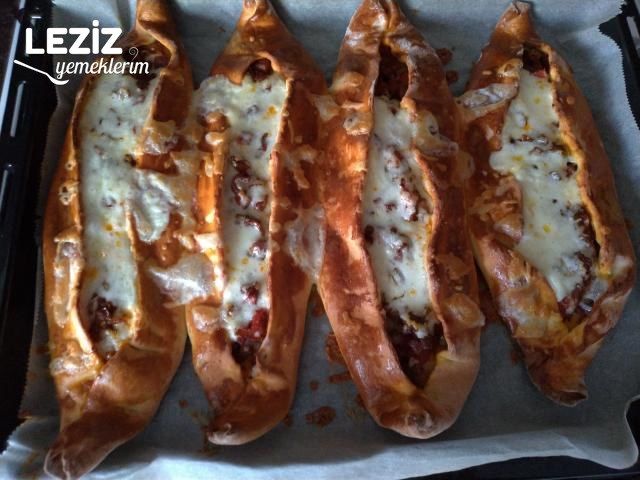 Ev Yapımı Kuşbaşılı Kaşarlı Pide