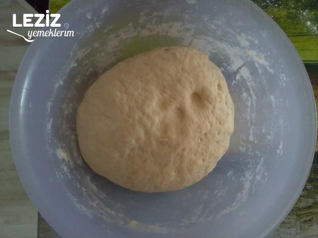 Ev Yapımı Kuşbaşılı Kaşarlı Pide