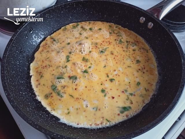 Tavada Kaşarlı Omletli Tost