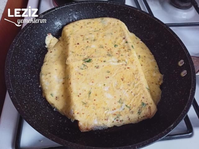 Tavada Kaşarlı Omletli Tost