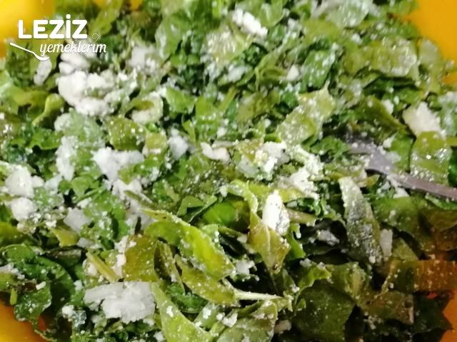 El Açması Lezzetinde Ispanaklı Börek