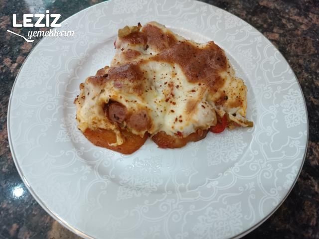 Patates Yatağında Kaşarlı Tavuk Tarifi