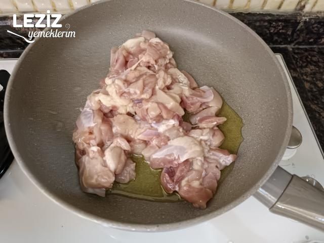 Patates Yatağında Kaşarlı Tavuk Tarifi