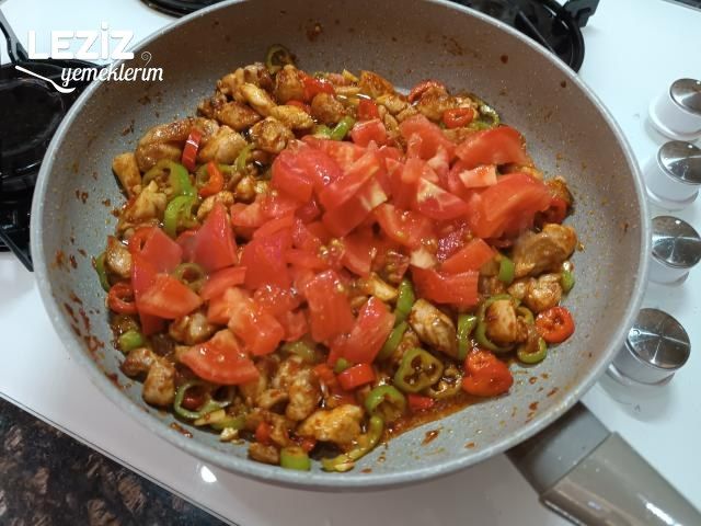 Patates Yatağında Kaşarlı Tavuk Tarifi