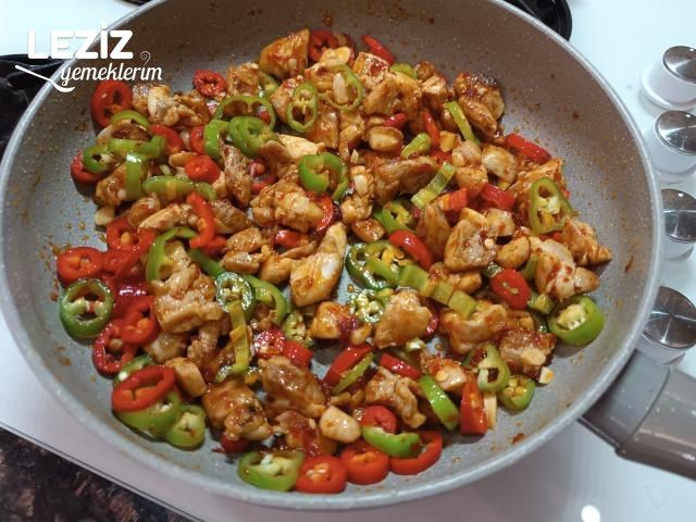 Patates Yatağında Kaşarlı Tavuk Tarifi