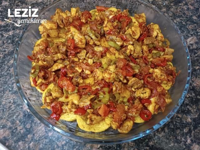 Patates Yatağında Kaşarlı Tavuk Tarifi