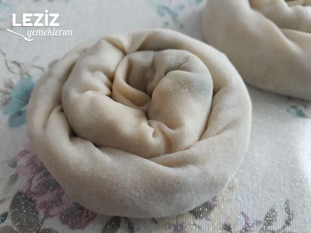 El Açması Börek Nasıl Yapılır