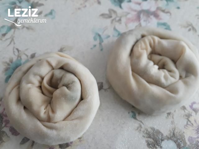 El Açması Börek Nasıl Yapılır