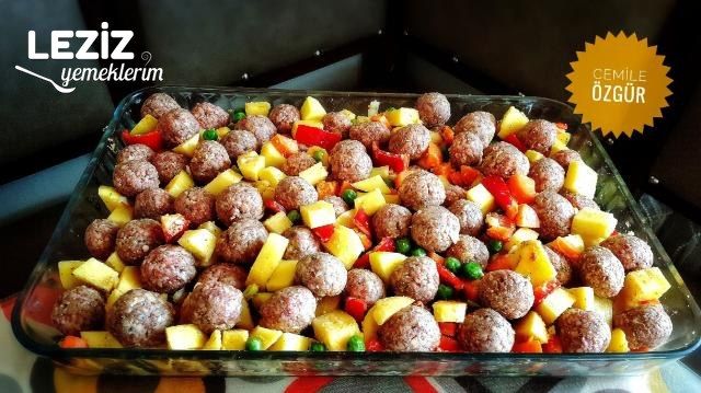 Fırında Köfteli Bezelyeli Patates