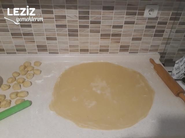 40 Katlı El Açması Börek