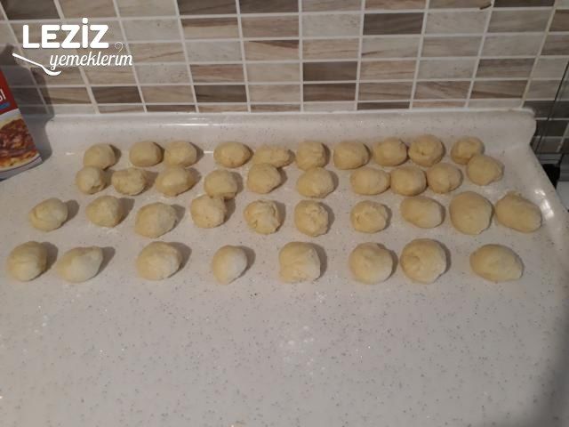 40 Katlı El Açması Börek