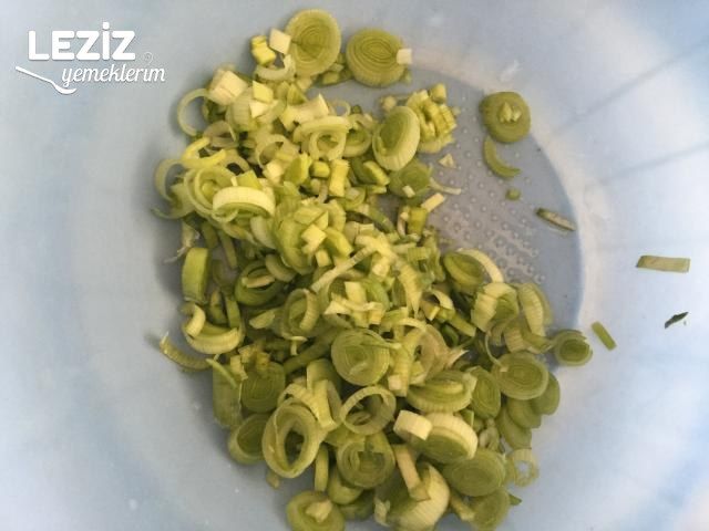 Yumurtalı Pırasa Kavurması