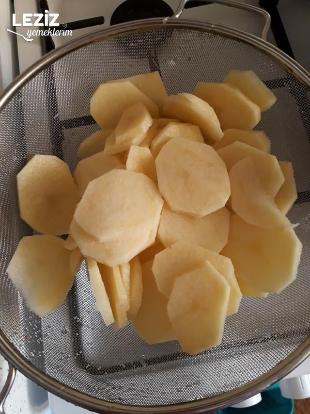 Beşamal Soslu Kıymalı Patates Oturtma