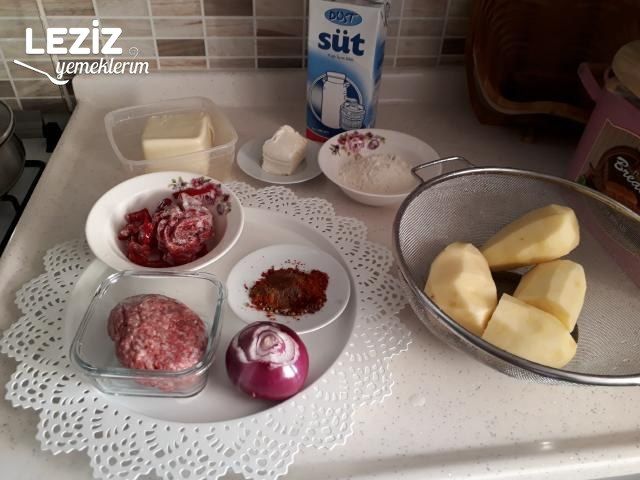 Beşamal Soslu Kıymalı Patates Oturtma