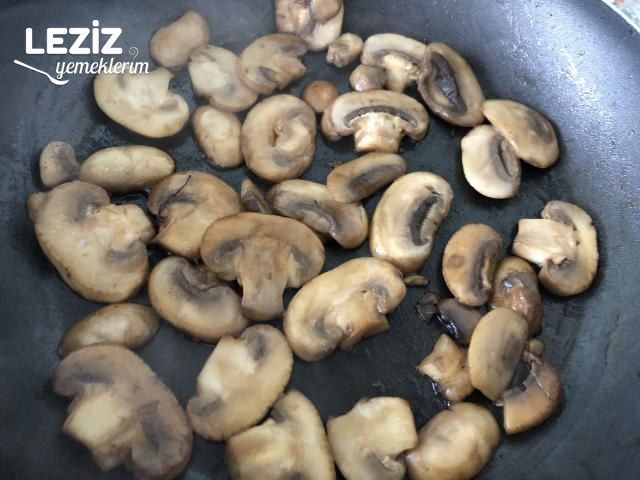 Kaşarlı Mantarlı Omlet