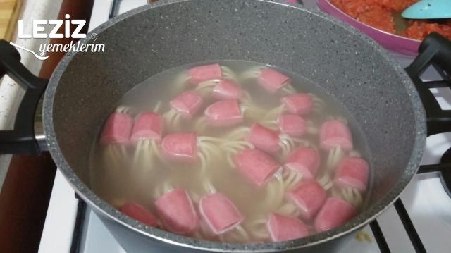 Sosisli Spagetti Çubukları Tarifi