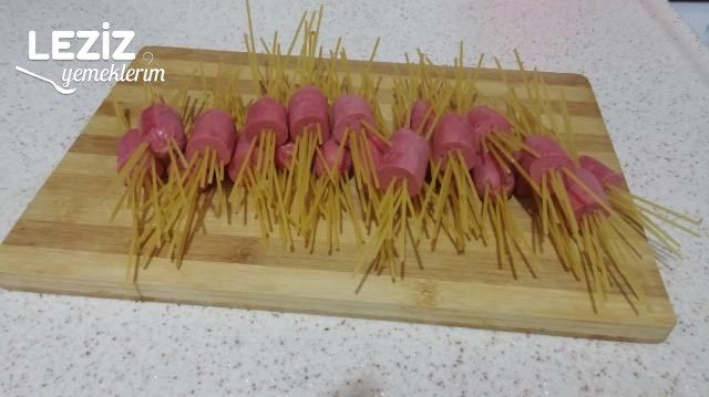 Sosisli Spagetti Çubukları Tarifi