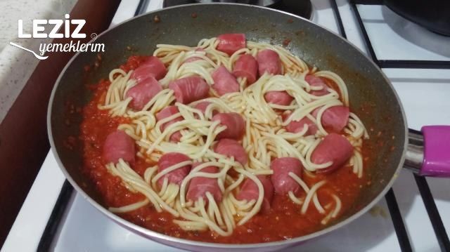 Sosisli Spagetti Çubukları Tarifi
