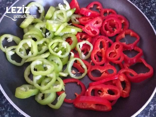 Kaşarlı Biberli Domates Sote