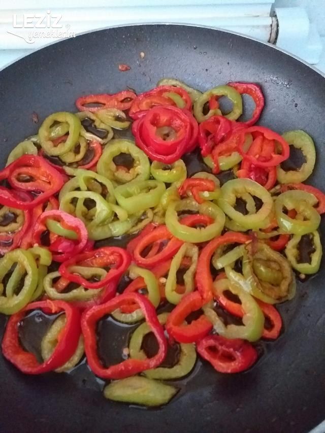 Kaşarlı Biberli Domates Sote