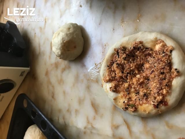 Nefis Biberli Ekmek Tarifi